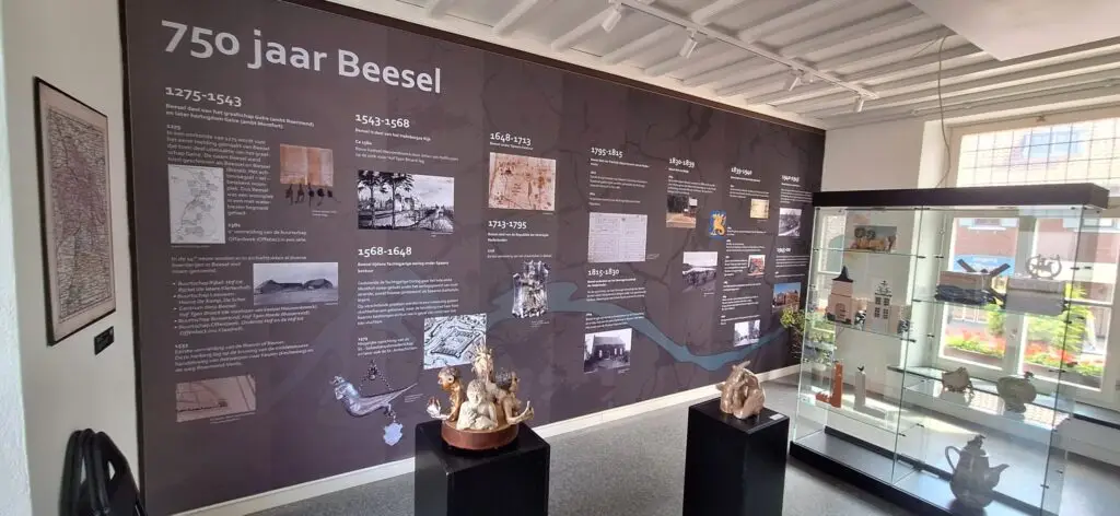 Interieurfoto van het museum tijdens de inrichting van een expositie